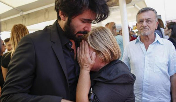 Vatan Şaşmaz toprağa verildi - Resim : 2