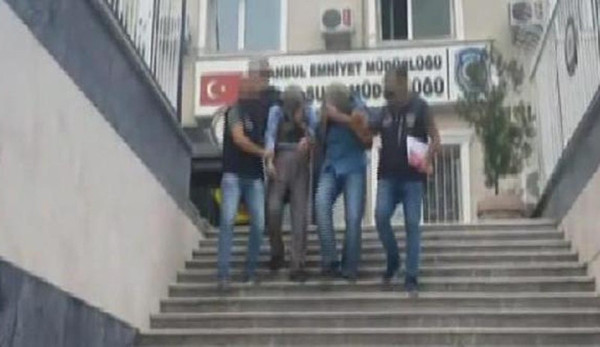 İstanbul'da sahte polisler turistleri dolandırdı - Resim : 1