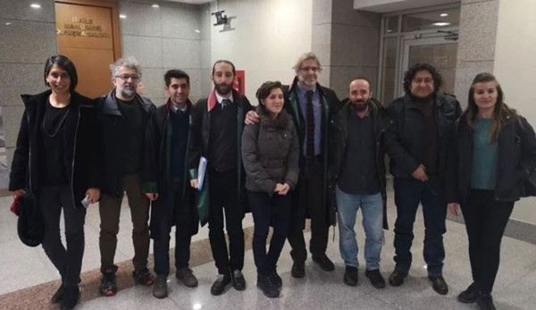 Gazeteci Pelin Ünker’e Paradise Papers haberleri nedeniyle hapis cezası - Resim : 1