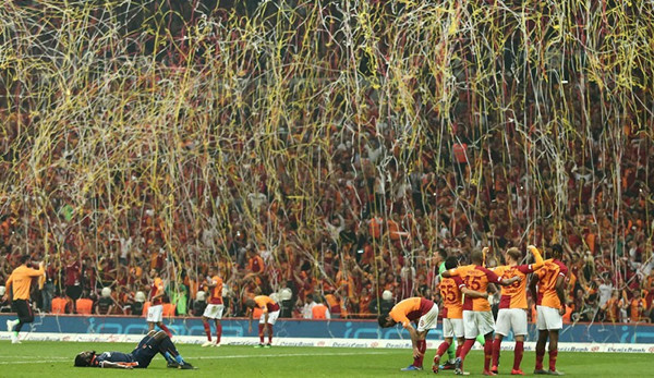 Galatasaray şampiyonluğunu ilan etti - Resim : 1