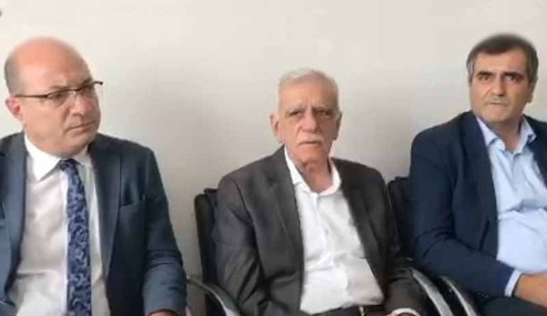 CHP'den Mardin ve Diyarbakır'a ziyaret: Sandığın gasbına direnmek herkesin boynunun borcudur - Resim : 1