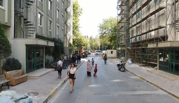 İstanbul'da 590 daireli sitenin sakinleri evlerine iskeleden girip çıkıyor - Resim : 2