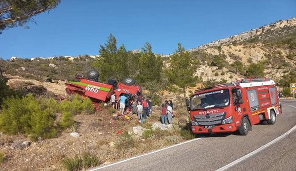 Mersin'de orman yangını sürüyor: 30 ev boşatıldı - Resim : 1