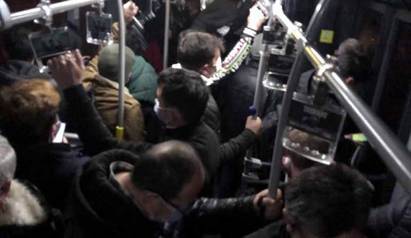 İstanbul'da mesai saatleri değişti; toplu taşıma araçlarında yoğunluk yaşandı - Resim : 2