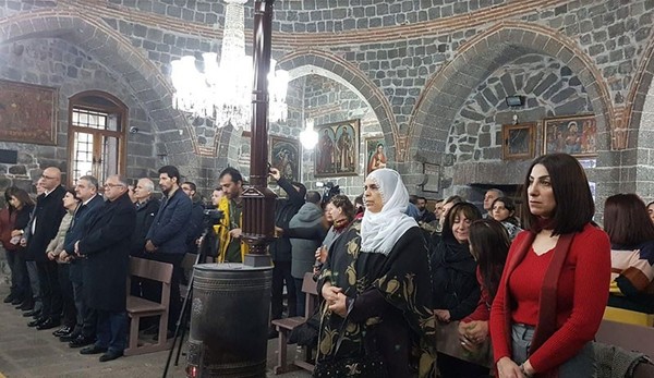 Diyarbakır’da Noel Sur'daki yasaklara takıldı - Resim : 1