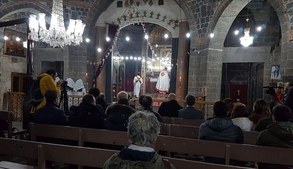 Diyarbakır’da Noel Sur'daki yasaklara takıldı - Resim : 2