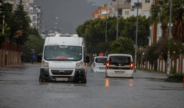 'Kırmızı Kod' uyarısı verilen Antalya'da neler yaşandı, son durum ne? - Resim : 1