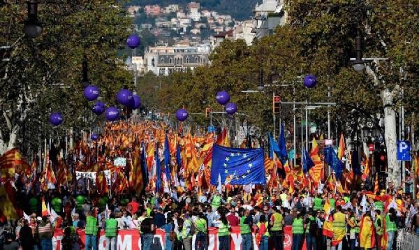 Barcelona’da birlik yürüyüşü - Resim : 1