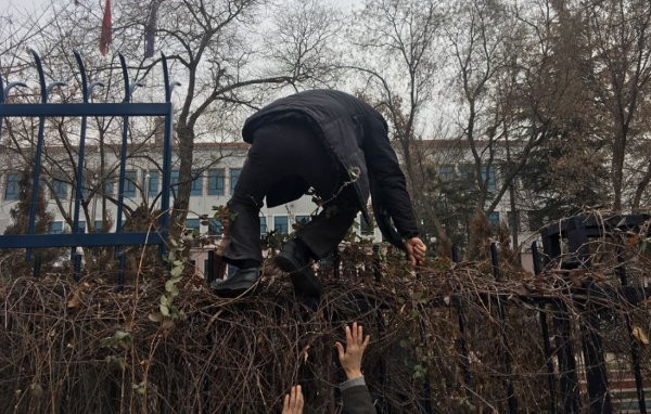 Akademisyenlere polis şiddeti - Resim: 7