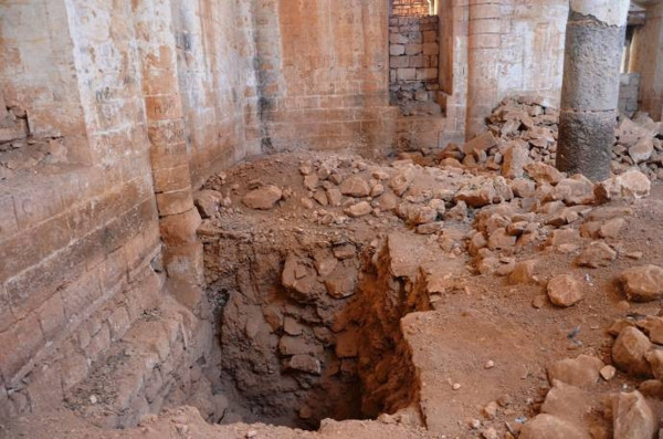 Devletin korumaya aldığı Germuş Kilisesi kaderine terk edildi - Resim : 2