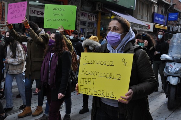 Hopalı kadınlar 8 Mart'ı kutladı: Kazanılmış hiçbir hakkımızı tartışmaya açtırmayacağız - Resim : 1