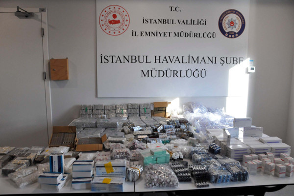 Türkiye'den 1 milyon dolarlık ilaç kaçırırken yakalandılar - Resim : 2
