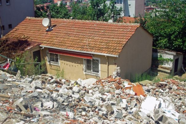 TMMOB: Kirazlıtepe halkı kontrolsüz yıkımlarla asbeste maruz bırakıldı - Resim : 3