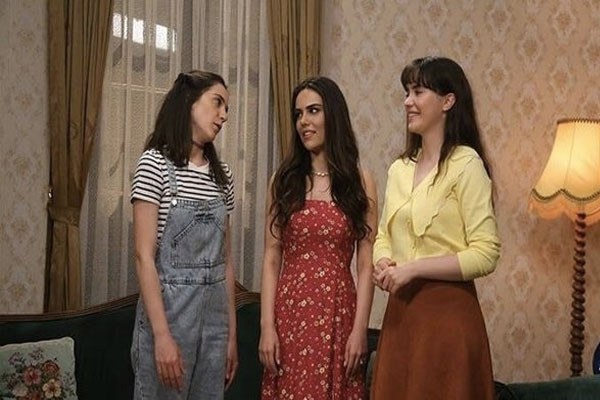 uc-kiz-kardes.jpg