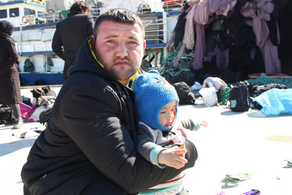 Boğulma tehlikesi geçiren mülteciler anlatıyor: Bir yıldır gitmek için bekliyoruz - Resim : 2