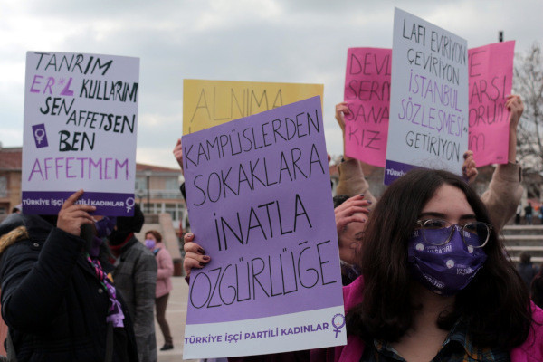 Kadınlar Ankara'dan seslendi: Kadınlar direnişin ön saflarında - Resim : 1