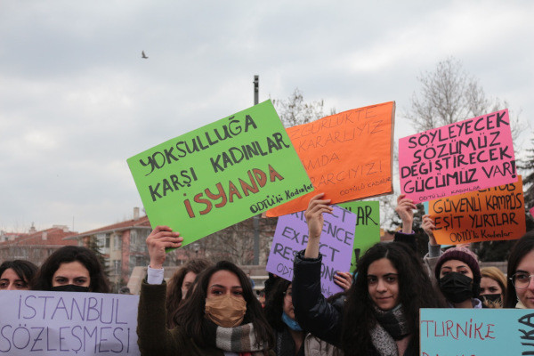 Kadınlar Ankara'dan seslendi: Kadınlar direnişin ön saflarında - Resim : 2