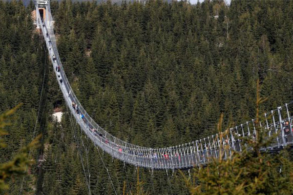 95 metre yükseklikteki dünyanın en uzun köprüsünde ilk adımlar atıldı - Resim : 1