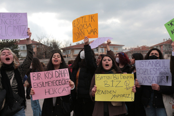 Kadınlar Ankara'dan seslendi: Kadınlar direnişin ön saflarında - Resim : 4