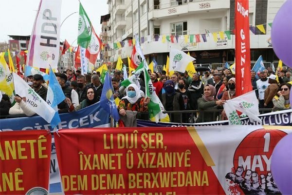 Edirne’den Kars’a 1 Mayıs kutlaması: Kurtuluş yok ya hep beraber ya hiçbirimiz - Resim : 2