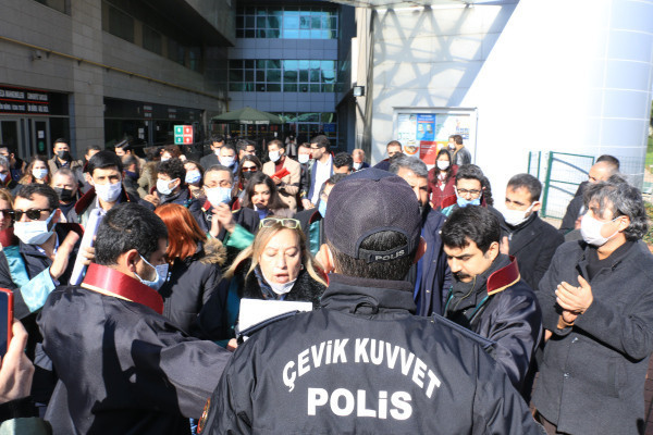 Mersin’de avukatlara polis şiddeti - Resim : 2