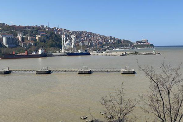Zonguldak'ta sağanak sonrası denizin rengi değişti - Resim : 1