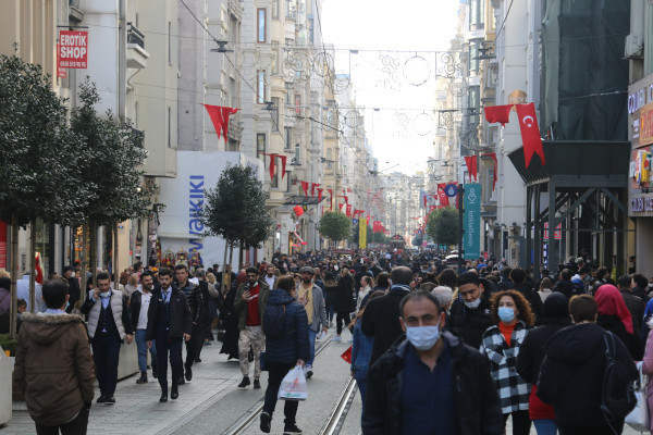 Sokak müzisyenleri: İstiklal Caddesi'nde Kürtçe müzik susturulmak isteniyor - Resim : 1