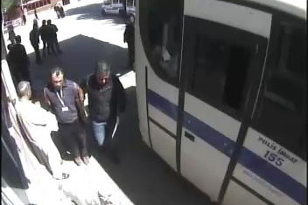 AYM kararına rağmen işkence uygulayan polislere takipsizlik - Resim : 1