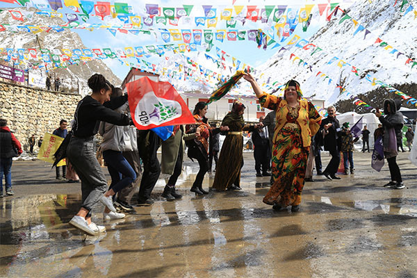 36 merkezde Newroz ateşi yakıldı: Şimdi kazanma zamanı - Resim : 5