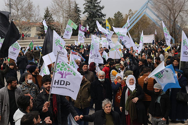 36 merkezde Newroz ateşi yakıldı: Şimdi kazanma zamanı - Resim : 1
