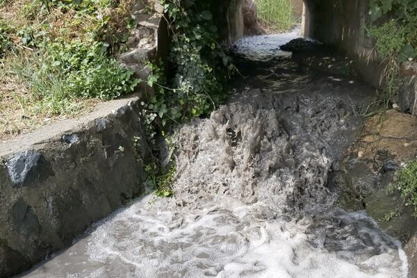 Kömür tozları yağmurla dereye aktı, İzmit Körfezi karardı - Resim : 3
