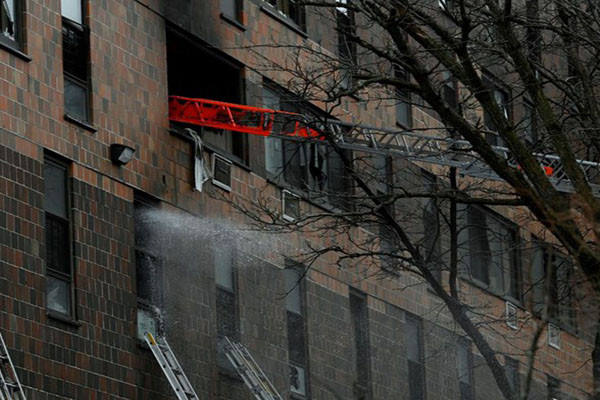 New York'ta bina yangını: 19 kişi hayatını kaybetti - Resim : 1