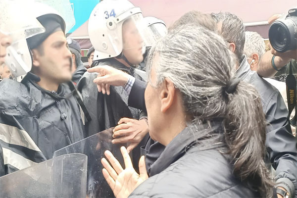 Gemlik Yürüyüşü'ne polis engeli: 70 kişi gözaltında - Resim : 2