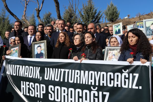 Roboskî’de anma: 'Bugün buraya karanfillerle değil, adaletle gelmek isterdik' - Resim : 1