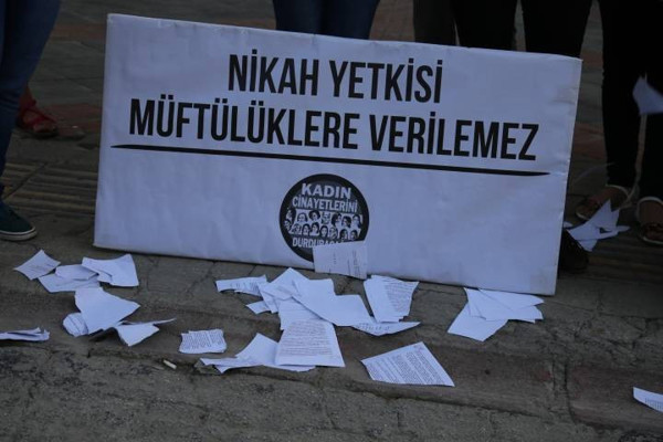 Kadınlardan müftülerde resmi nikaha tepki - Resim : 1