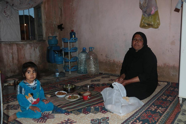 '30 liraya çalıştırılıyoruz, bir ekmekle iftar açıyoruz' - Resim : 1