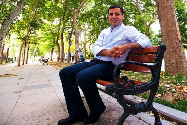 Demirtaş: Ben avukat ve siyasetçi olarak kimsem edebiyatta da aynı kişiyim - Resim : 3