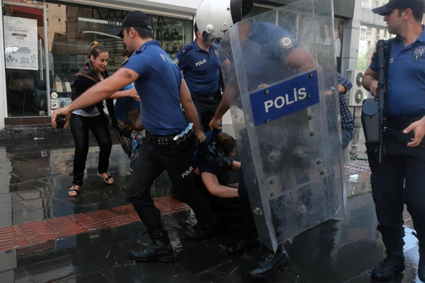 İHD: Polis şiddetine karşı hakim ve savcıları göreve davet ediyoruz - Resim : 1