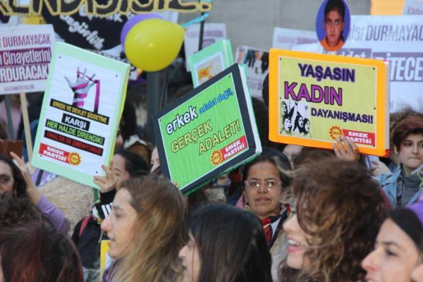 Binlerce kadın haykırdı: İtaat etmiyoruz - Resim : 2