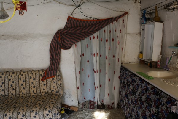 İzmir'de yoksulluğun fotoğrafı: Açlıktan sütü kesildi - Resim : 3