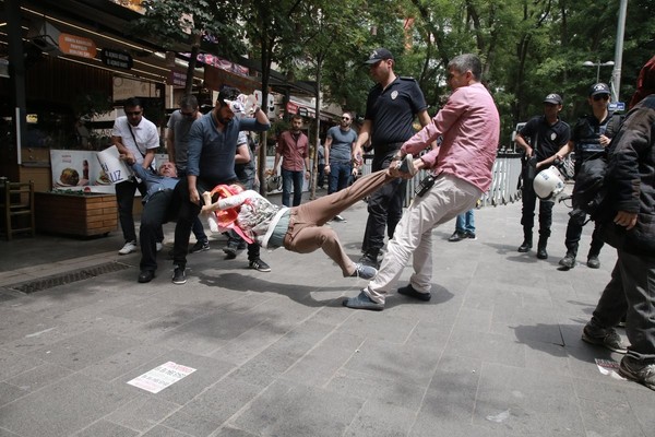 Yüksel Caddesi'nde polis yine müdahale etti - Resim : 3