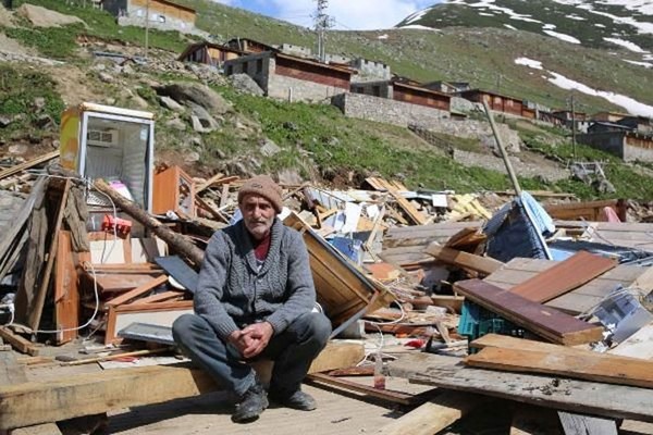 Yıkılan evlere izin yok - Resim : 1
