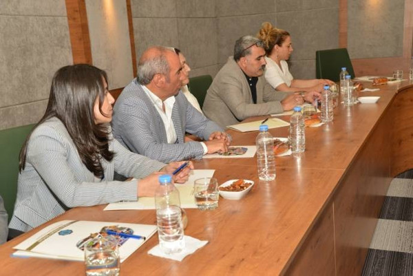 Diyarbakır'ın HDP’li belediye eşbaşkanları kentin sorunlarını konuştu - Resim : 1