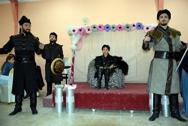 Diriliş Ertuğrul dizisini böyle izliyorlar - Resim : 2