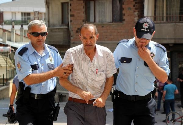 Evinden çıkmadı, yıkımı durdurdu - Resim : 1