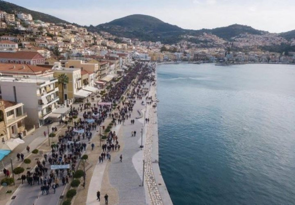 Yunanistan'da göçmenlerle dayanışma: İnsanlık dışı muameleye son ver! - Resim : 1