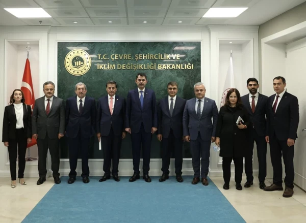 Valiler, AKP'li yöneticilerle birlikte bakanları ziyaret etti - Resim : 5