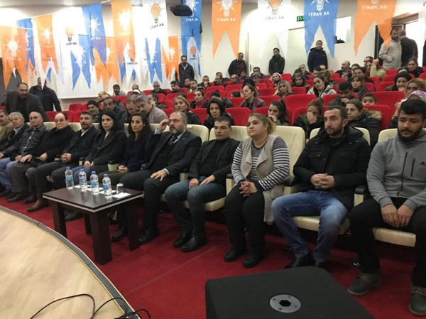 İş-Kur diye gittiler, AKP seçim toplantısı ile karşılaştılar - Resim : 1