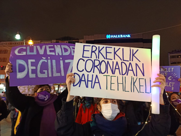 Kadınlar 25 Kasım nedeniyle seslendi: Şiddetin karanlığına karşı tüm renklerimizle buradayız - Resim : 4