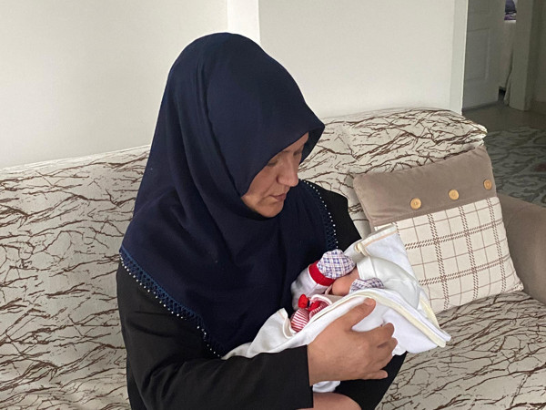 13 günlük bebeğini zehirleyen baba tutuklandı - Resim : 1